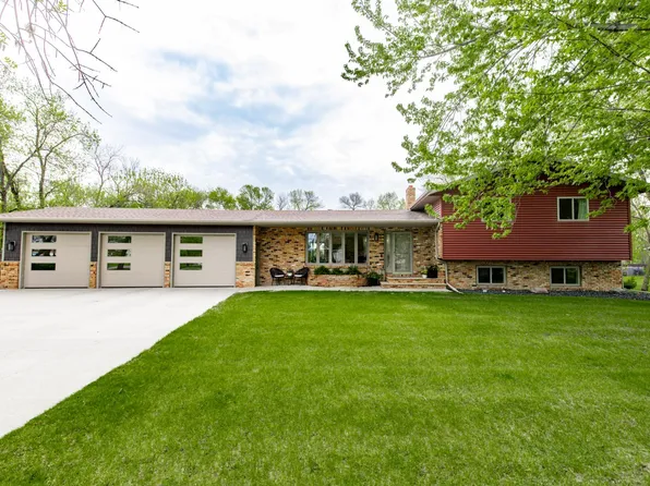 7708 Aquarius Dr, Fargo, ND 58104