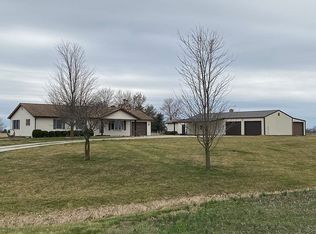 3045 Floraville Rd, Smithton, IL 62285