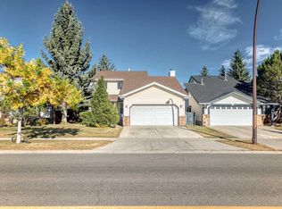 656 Woodbine Blvd SW, Calgary, AB T2W 4W4