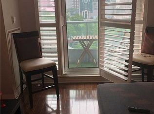 33 Elm Dr W #407, Mississauga, ON L5B 4M2