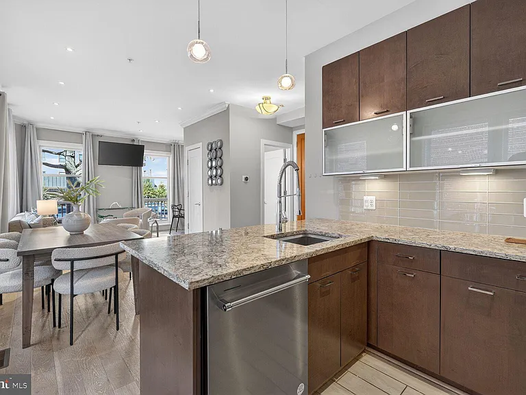 2142 O St NW #100 — Photo 8