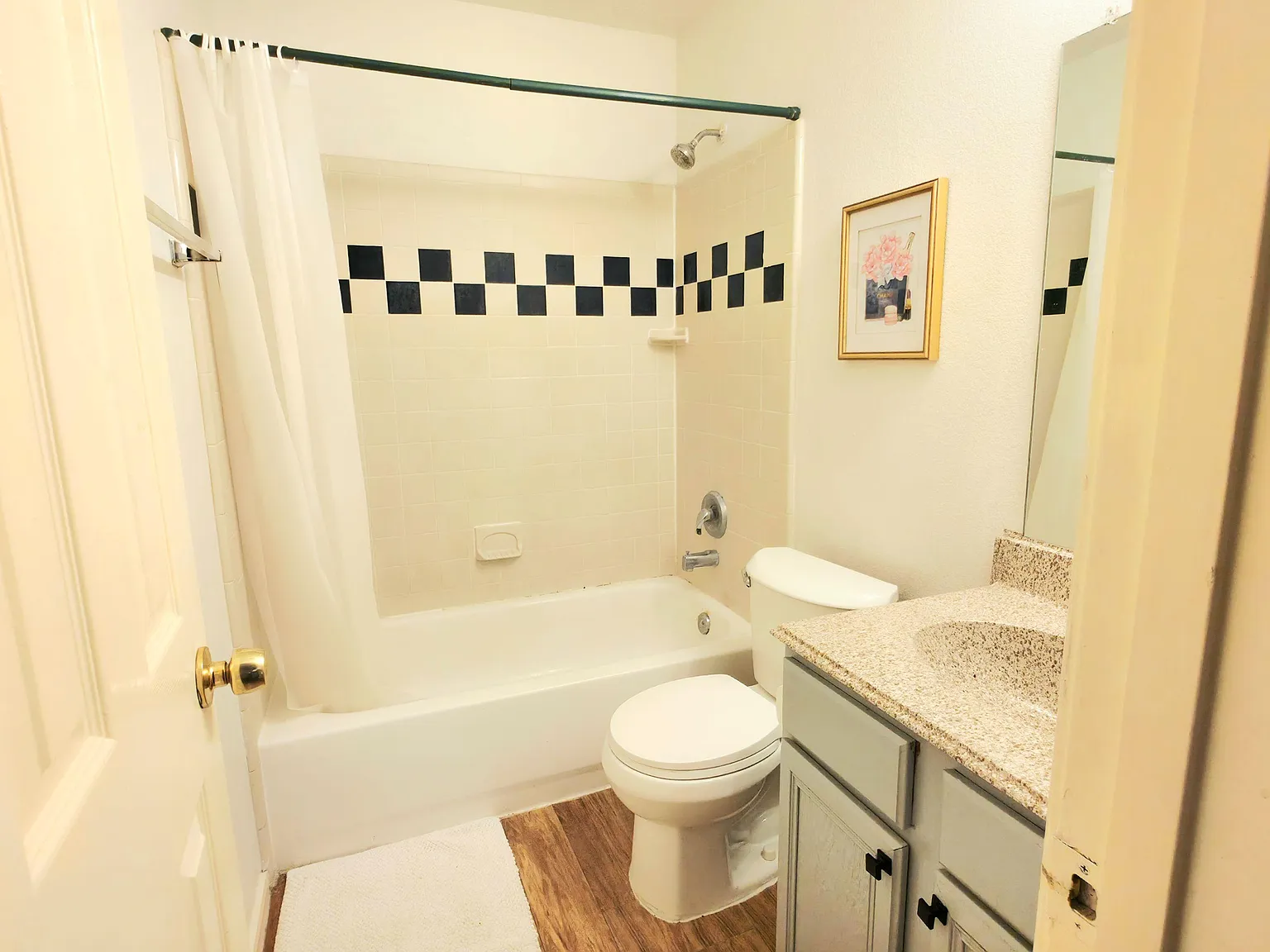 4 bed, 3.0 bath, 2600 sqft, $767 — Photo 4