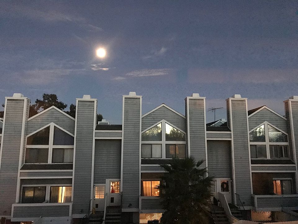 1st image of 18316 Hatteras St APT 15