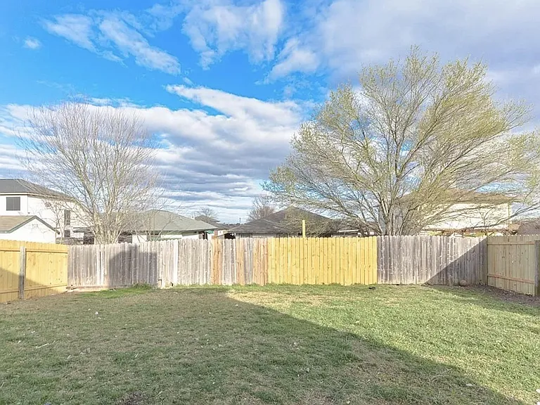 1600 Quarry Dr — Photo 33