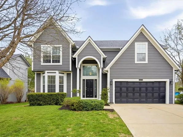 4439 Meadow View Dr, Shawnee, KS 66226