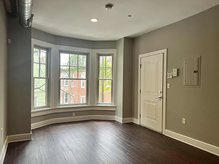 130 Locust St #8 — Photo 4