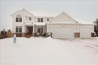 7828 Golf Point Dr SE photo 1