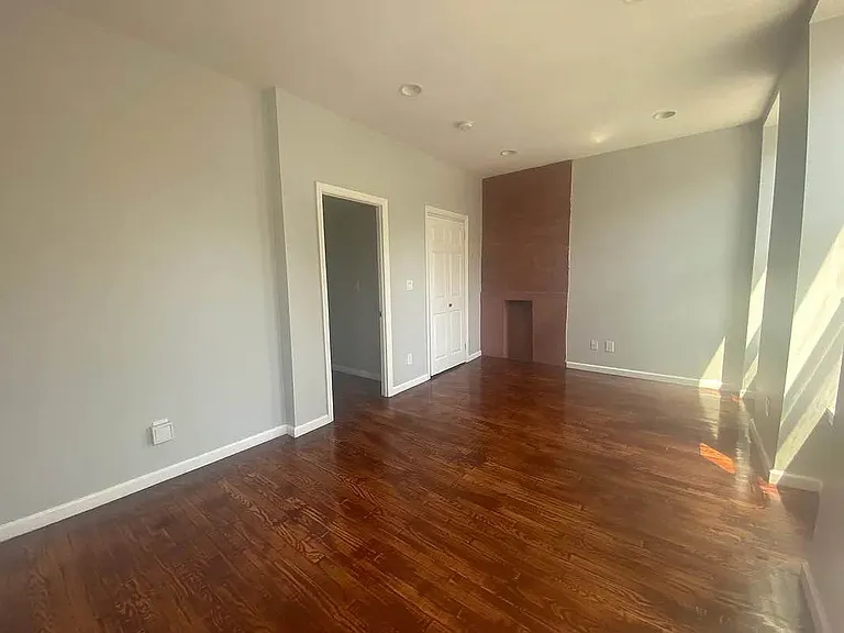544 Franklin Ave #2 — Photo 2