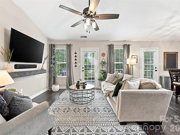 4th image of 512 River View Dr