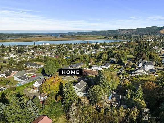 4th image of 740 Cowlitz Street E