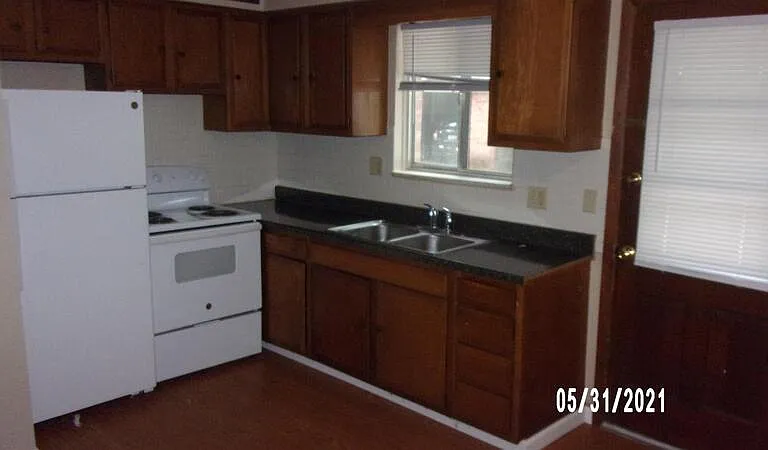 470 Brentwood Ave — Photo 6