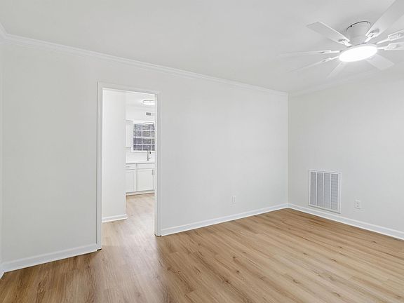 3rd image of 5364 Balboa Ave