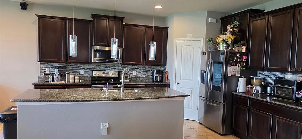 4 bed, 3.0 bath, 2859 sqft, $3,050 — Photo 3