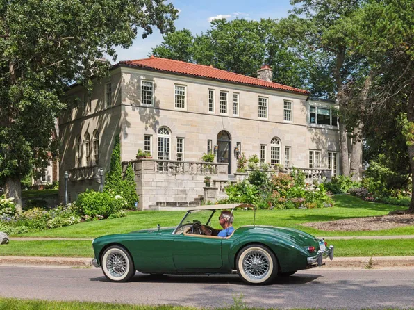 2308 W Lake Of The Isles Pkwy, Minneapolis, MN 55405