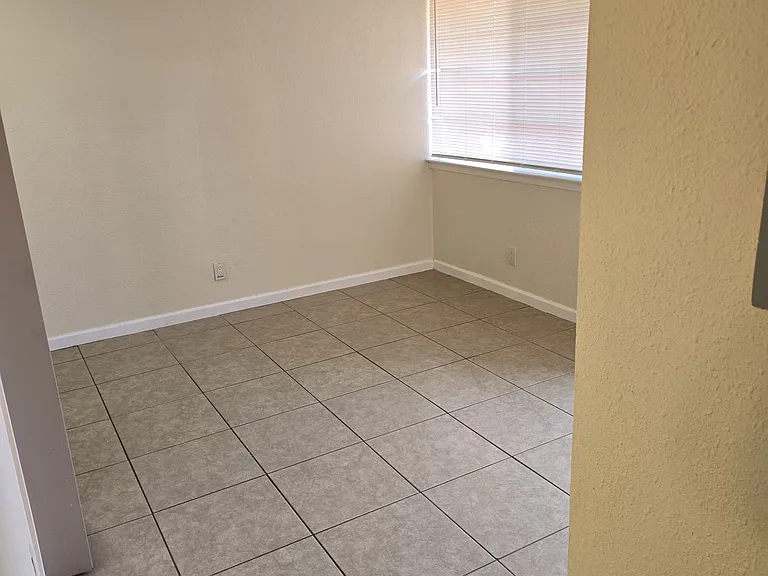 617 Maple St #2 — Photo 10