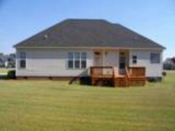 3rd image of 100 Highwoods Dr