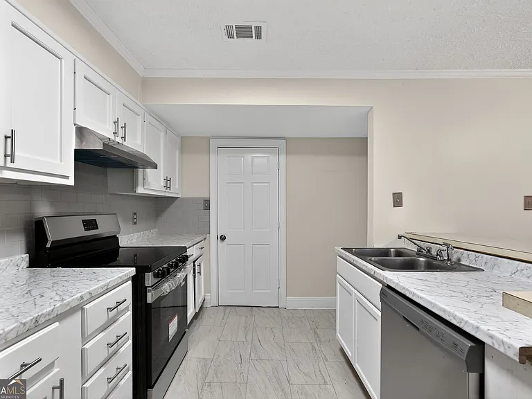 898 Chippendale Ln — Photo 5