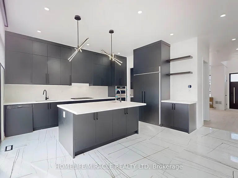 150 Stewart St — Photo 2
