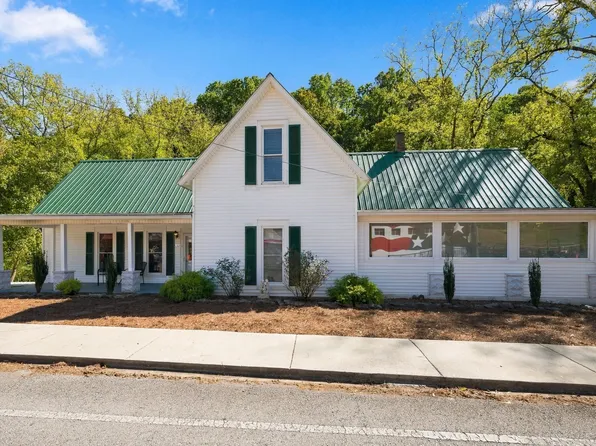 525 Water St, Charlotte, TN 37036