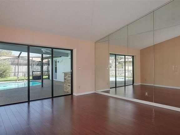 5th image of 2682 Redford Ct W