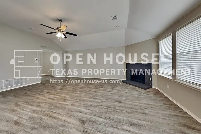 13225 Elmhurst Dr — Photo 4