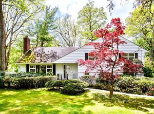 10 Oakley Rd, White Plains, NY 10606