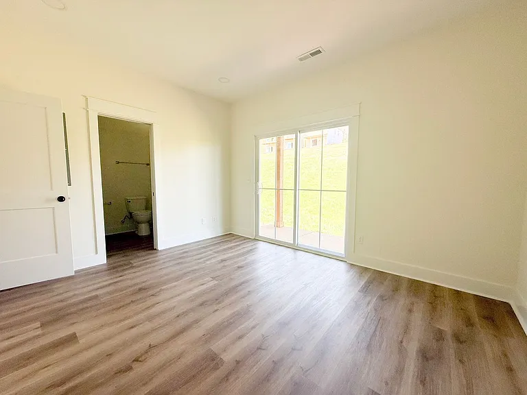 1385 Meridian St — Photo 18