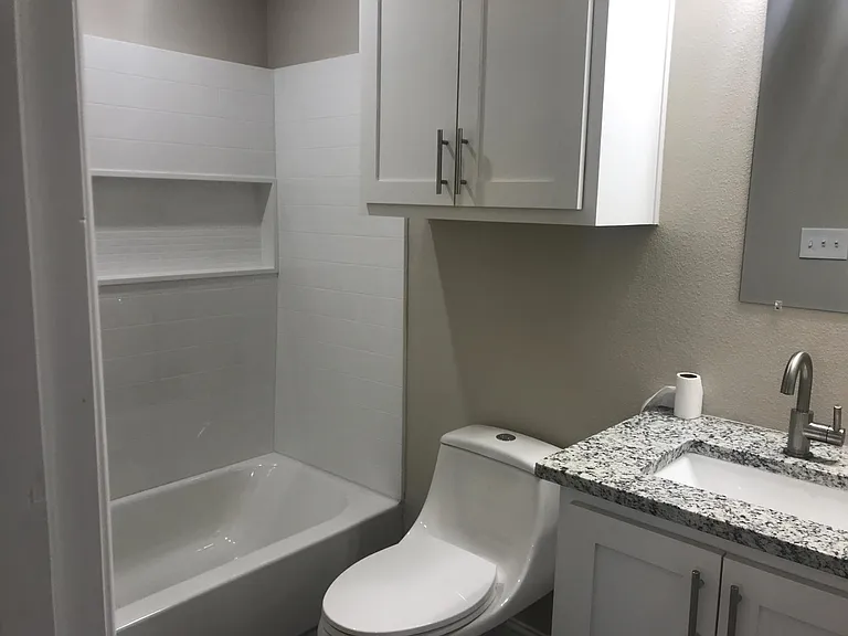 902 N Bush Ave — Photo 7