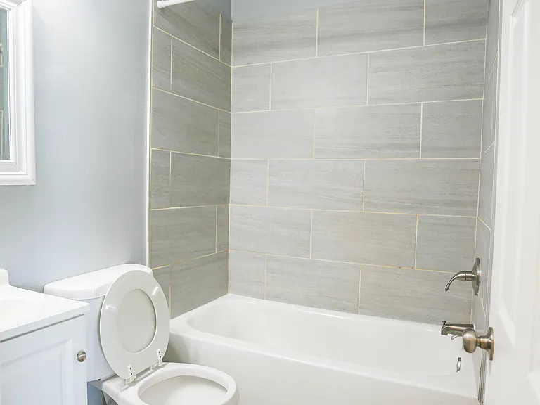 1204 Bonaparte Ave — Photo 15