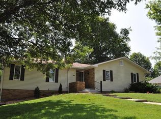 711 Crestview Dr, Monett, MO 65708