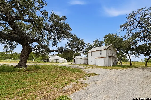 3 bed, 2.0 bath, 2515 sqft, $2,100 — Photo 3