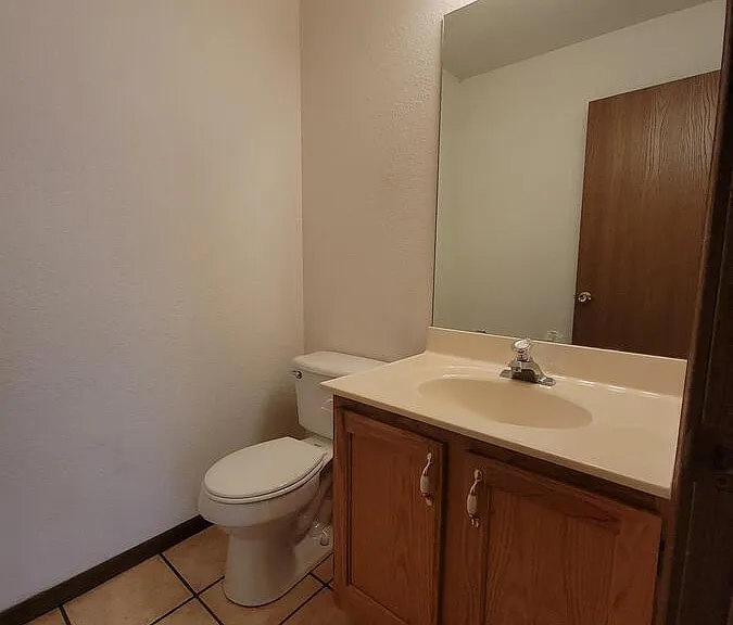 200 NW Woodbury Dr — Photo 8