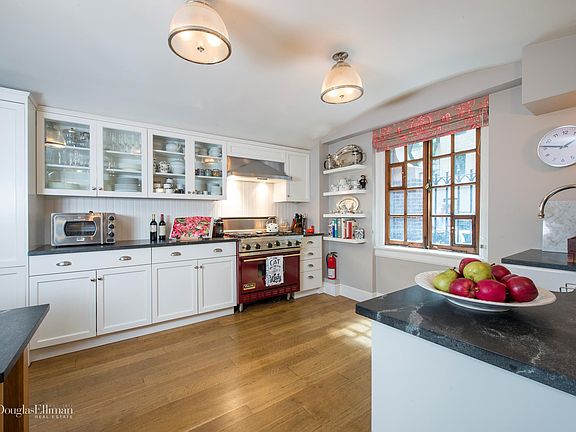 5th image of 27 W 67th St #1FW