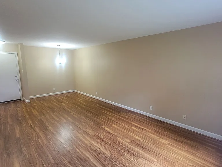 Highlands 2 bedroom apartment walking distance to Bardstown Road. — Photo 6