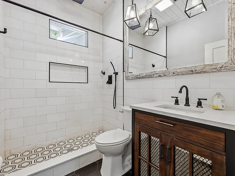 702 W Warren Ave — Photo 10