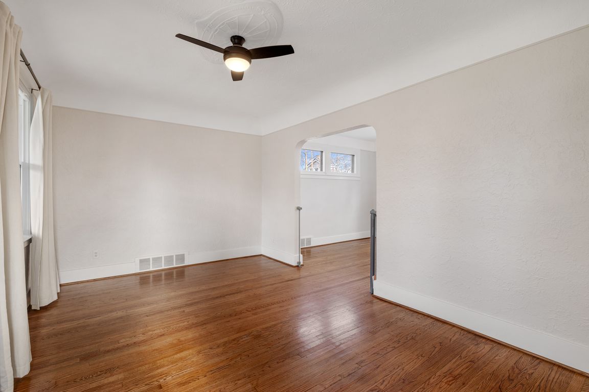 next background image