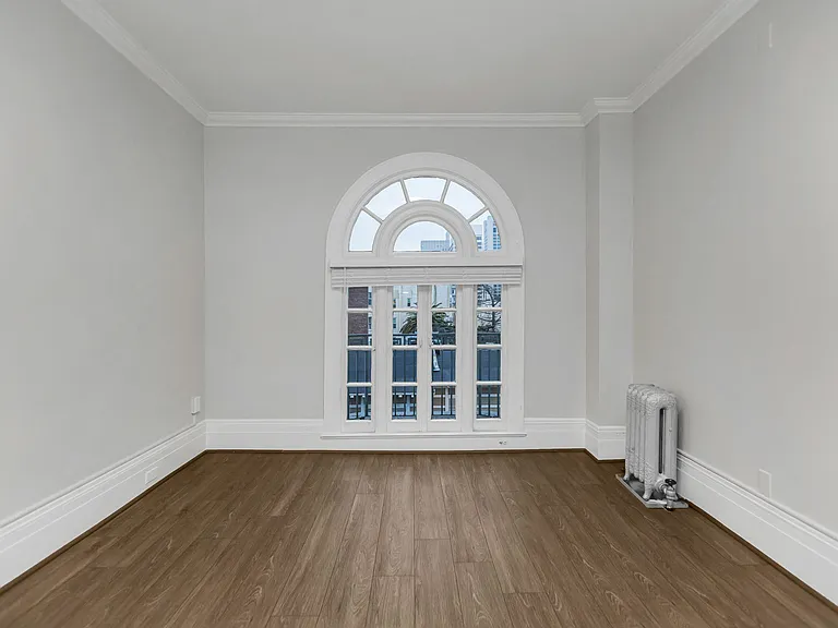 735 Taylor — Photo 3