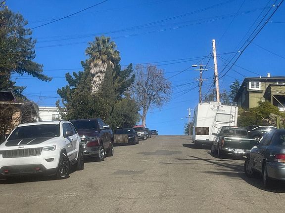 4th image of 3153 Herriott Ave