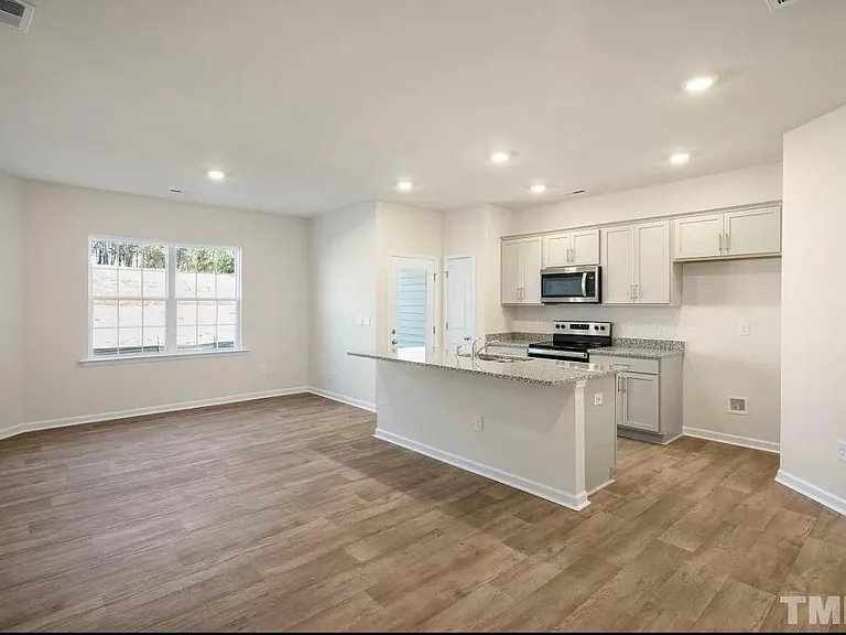 1400 Gracie Ln — Photo 2
