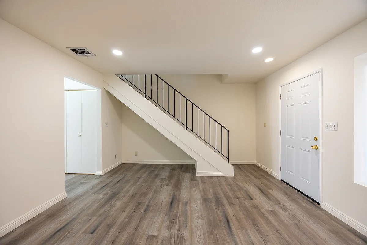 Building Photo - 9317 Ramona Blvd #B