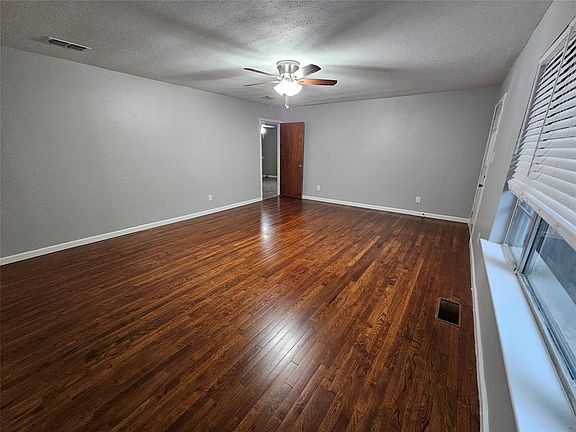2nd image of 804 Cedar St