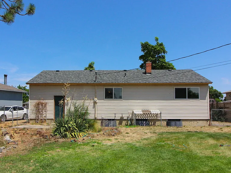 1907 Hood Ave — Photo 2