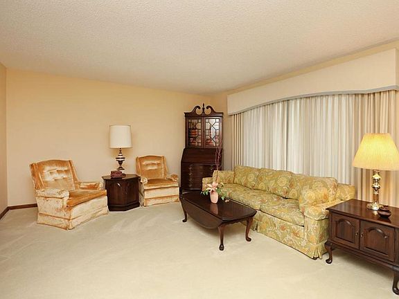 5th image of 12953 Hamlet Ave