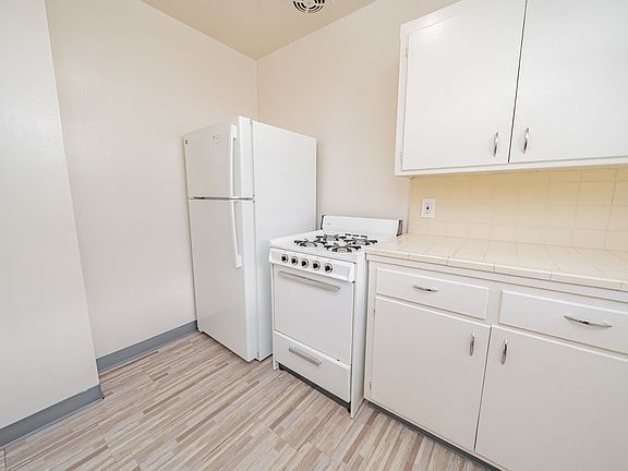 5th image of 159 17th St #22