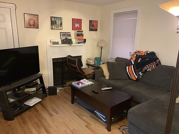 4th image of 3006 N Sheffield Ave #1R
