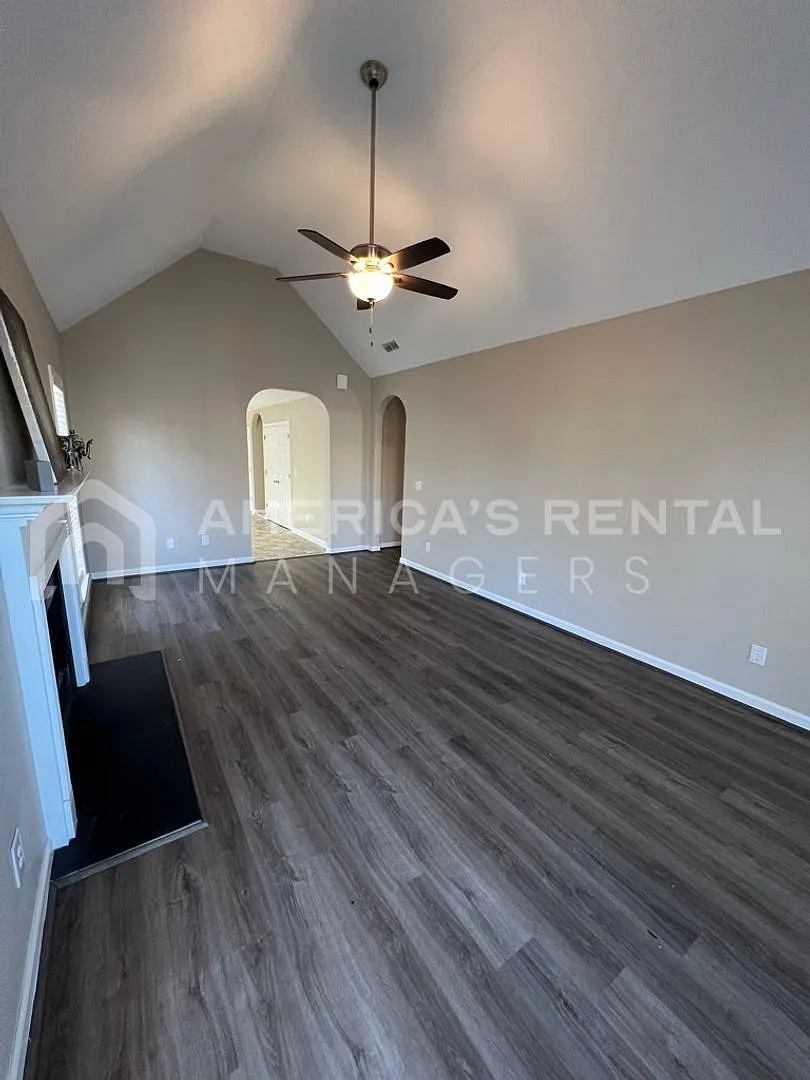 Home For Rent In Calera! — Photo 3