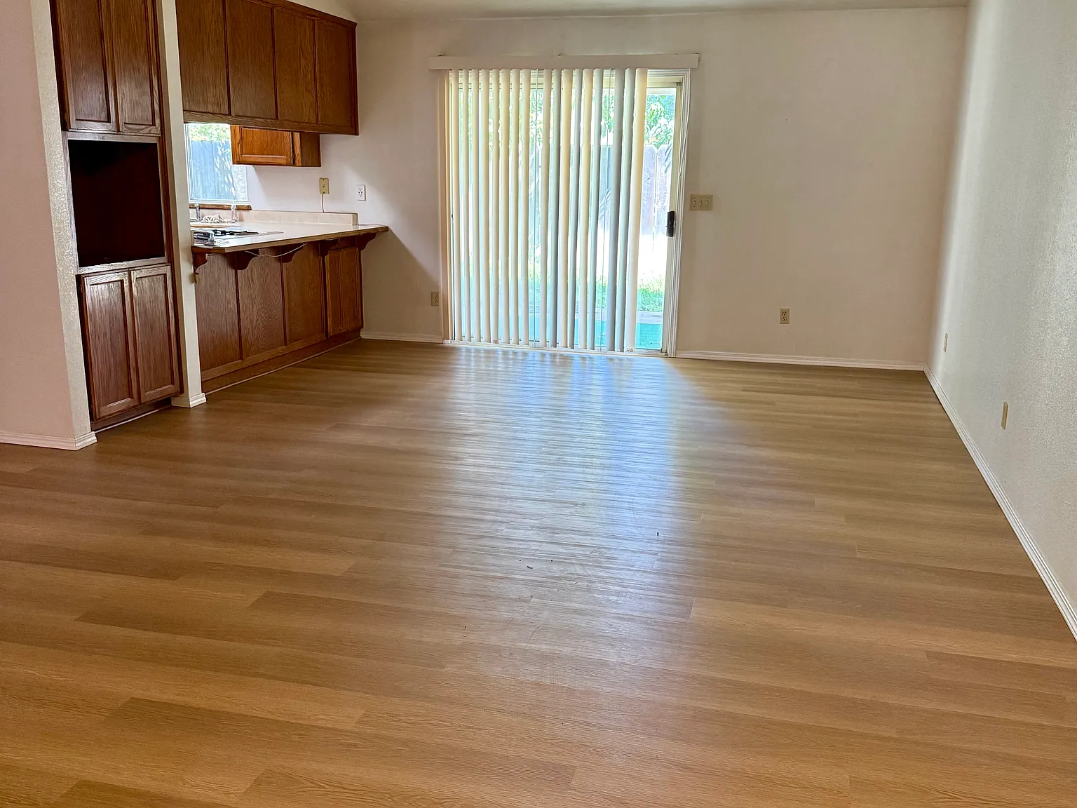 3 bed, 1604 sqft, $2,450 — Photo 2