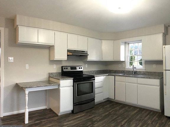 4th image of 1431 Cedar Dr
