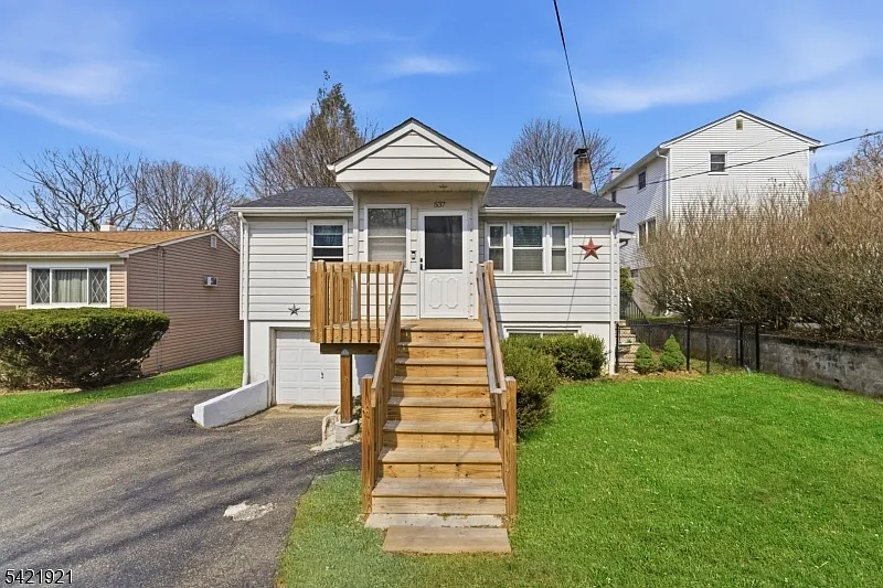 537 Rogers Dr photo 1