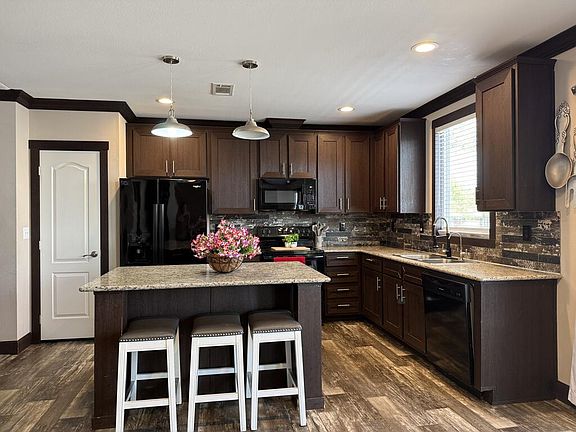 2nd image of 410 NE Avenue C